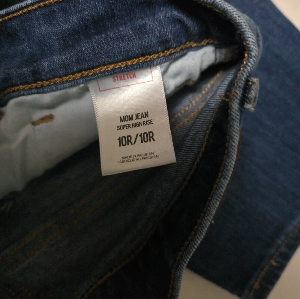 Express High Rise Mom Jeans - Picture 4 of 6